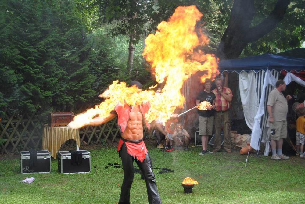 Feuershow mieten & vermieten - Feuershow Robaria mit Schlangen - Indoor in Gera