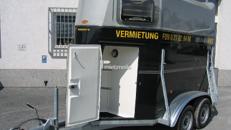 Pferdetransporter für 2 Pferde mit Sattelkammer
