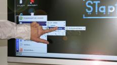 46 Zoll HD Touchscreen
