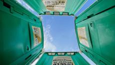 stilles Örtchen zum Mieten, GRATIS Lieferung der Toiletten deutschlandweit | Mobiltoilette für die Baustelle mit wöchentlicher Reinigung u. Tankentleerung