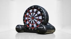 Fußball-Dart mieten (XXL 5,75 m Höhe) – Riesige aufblasbare Dartscheibe