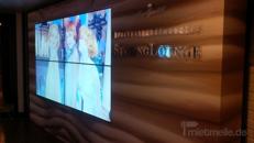 integrierte Medienwand mit Splitmonitoren
