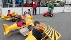Kart, Tretautos Kinderflugplatz, flugzeuge, verleih, mieten