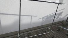 Garderobenständer mit je 30 Bügeln