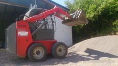 Kompaktlader 2,4t sehr wendig und kompakt