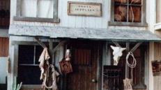 Western Haus, Western, Hausfront, Hausfassade, Fassade, Kulisse, Gunshop, Wilder Westen, Dekoration, Mieten, Leihen