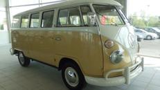 Volkswagen T1 “Bulli” Oldtimer 8 Sitze mit Fahrer.