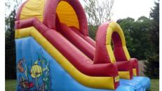 Kiddy-Rutsche. Hochklettern und runtersausen…