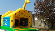 Hüpfburg Giraffe