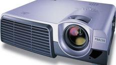 Benq PB8230 Beamer mit 2500 Ansi-Lumen