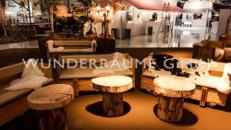 Loungetisch rustikal, mit Baumscheibe - WUNDERRÄUME GmbH vermietet: Dekoration/Kulisse für Event, Messe, Veranstaltung, Incentive, Mitarbeiterfest, Firmenjubiläum