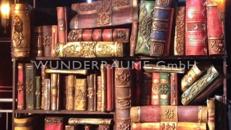 Bücherregal mit XXL Büchern - WUNDERRÄUME GMBH vermietet: Dekoration/Kulisse für Event, Messe, Veranstaltung, Incentive, Mitarbeiterfest, Firmenjubiläum