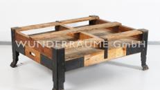 Loungetisch Holz "Industrial" - WUNDERRÄUME GmbH vermietet: Dekoration/Kulisse für Event, Messe, Veranstaltung, Incentive, Mitarbeiterfest, Firmenjubiläum