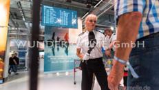 Sicherheitskontrolle mit Torpersonal - WUNDERRÄUME GmbH vermietet: Dekoration/Kulisse für Event, Messe, Veranstaltung, Incentive, Mitarbeiterfest, Firmenjubiläum