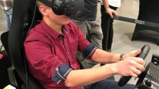 Virtual Reality Full Motion Rennsimulator