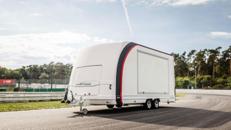 Geschlossener Fahrzeugtransportanhänger MST26 – Motorsport-trailer.de
