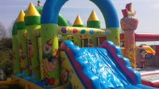 Profi Hüpfburg Clown Multiplay Center für 1 Tag mieten