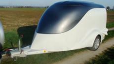 Silbermine in silbermetallic Motorrad Anhänger Excalibur Anhänger S 1 / 1300 kg gebremst 100 km/h geschlossener Motorradanhänger Luxus