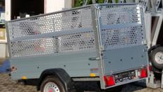 750 kg /0,75 to Anhänger mit Gitter günstig mieten