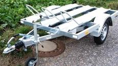 2er Motorradanhänger 850 kg gebremst Stoßdämpfer / 100 km/h