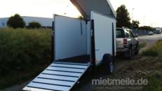Geschlossener 1er Motorradanhänger abschließbar mit Deckel + Rampe 1300 kg gebremst – 100 km/h