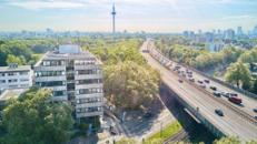 Großzügige, teilsanierte Büroflächen mit flexiblem Trennwandsystem in Frankfurt