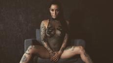 Traumfrau CoraXS - Heiße Strips und FSK18 Dildoshows