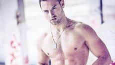 Absoluter Traummann: SERANDI Stripper der Extraklasse mit Stil und Niveau