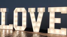 LOVE Leuchtbuchstaben XXL 1,20m Buchstaben mieten für Hochzeit Hüpfburg Verleih Montabaur