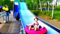 Fun Slide – mobile Sommerrodelbahn– Co2 neutral - Tubingbahn - Reifenrutsche - green event modul