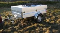 Deckelanhänger / Urlaubsanhänger klein mit Fahrradträgern 850 kg gebremst / 100 km/h