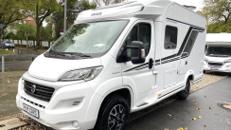 Schöner kompakter Teilintegrierter. Mieten Sie jetzt den Knaus Sky Ti 550MF