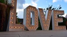 Leuchtbuchstaben LOVE - 1,30m - dimmbar - Dekoration für Hochzeit und Co.