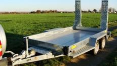 Russland (Doppelachser) Minibaggertransporter Tieflader 3.500 kg gebremst / doppelachser / Ladekante 340 mm 100 km/h