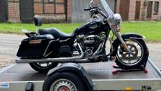 Motorradanhänger mieten – 100 km/h – absenkbar von STEMA 🏍️