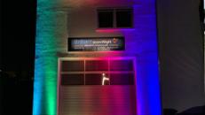 Akku-LED-Scheinwerfer mieten – kabellose Lichtakzente für Events & Außenbereiche