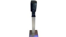 Desinfektionssäule schwarz (automatisch) – Miettisch, Eventtisch, Veranstaltungstisch, Partytisch