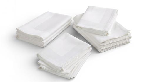 Tischdecke weiß mieten (130×220 cm) – Damast-Qualität für Festtafeln