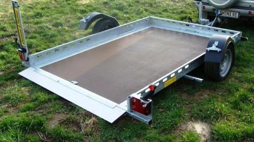 Free Willy CAR absenkbarer PKW Transporter 1500 kg gebremst mit Stoßdämpfern 100 km/h Autotransporter für Kleinwagen