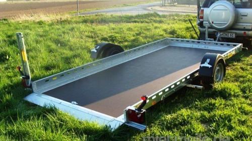 KREDO-CAR absenkbarer PKW Transportanhänger 1800 kg gebremst mit Stoßdämpfern 100 km/h Autoanhänger Autotransporter