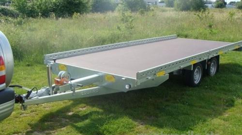 5 m PKW Transporter doppelachser 3000 kg gebremst mit Seilwinde /  100 km/h