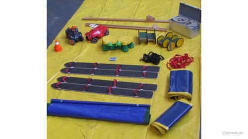 Wettkampfgerätepaket / Stelzen / Bobbycar / Pedalo / Rasenski / Manschaftsbänder / Stoppuhr / Hütchen / Laufraupen / Laufschildkröten / fliegender Teppich