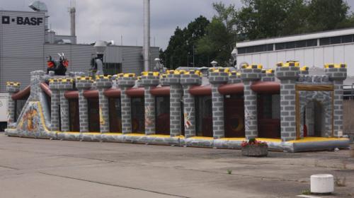 Hüpfburg Ritter Parcours