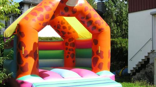 Hüpfburg Giraffe