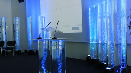**MIETPAKET** Rednerpult mit 6 XXL LED-Wassersäulen