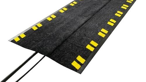 Kabelschutzmatte Sicherheitsmatte Kabelbrücke 120 × 40 cm integrierter Kabelkanal Innen + Außen