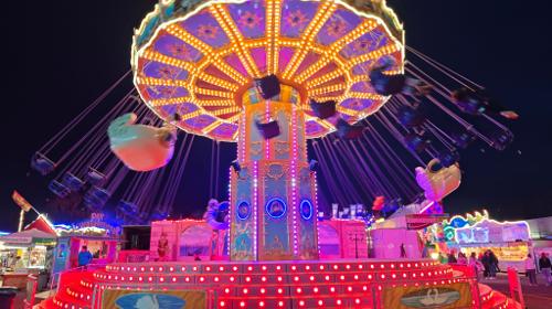 Fahrgeschäft "Der Schwanenflieger" Wellenflieger, Kettenkarussell