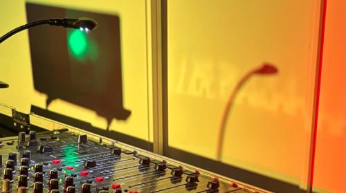 DJ mit professioneller Technik für Hochzeiten & Events! Gute Stimmung garantiert! 🎶