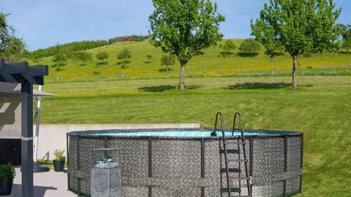 Pool Komplettset rund 549 x 132 cm Rattan Optik grau Aufstellpool Set Gartenpool & Schwimmbecken