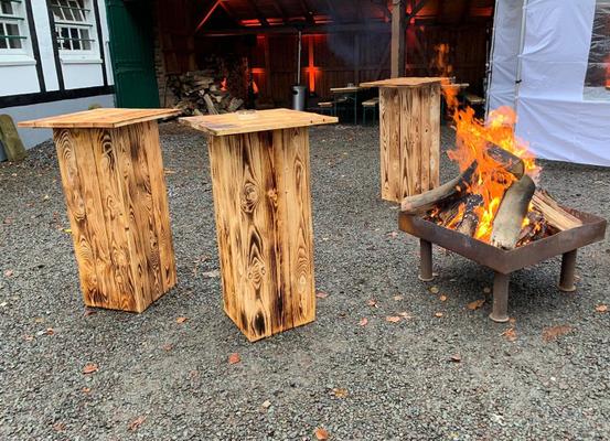 Loungemöbel mieten & vermieten - Rustikaler Stehtisch mieten – Holzbohlen-Tisch für Vintage & Outdoor Events in Wuppertal
